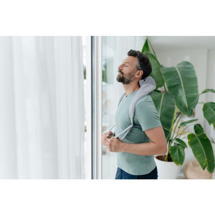 Масажор Beurer MG 154 3D Battery-Powered Neck Massager + Beurer 