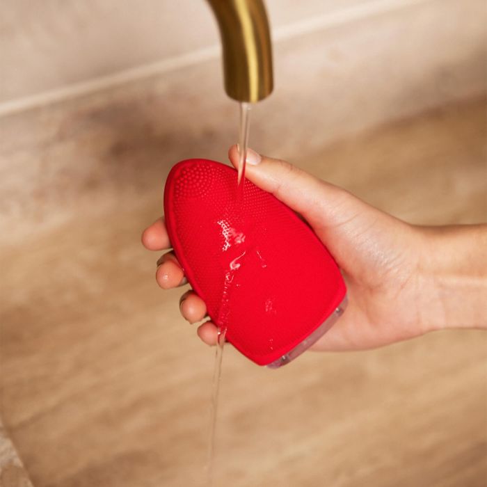 SILK'N Bright Silicone Facial Cleansing Brush - red 